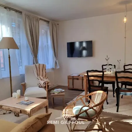 La Symphonie Elevator Center 2 Guests