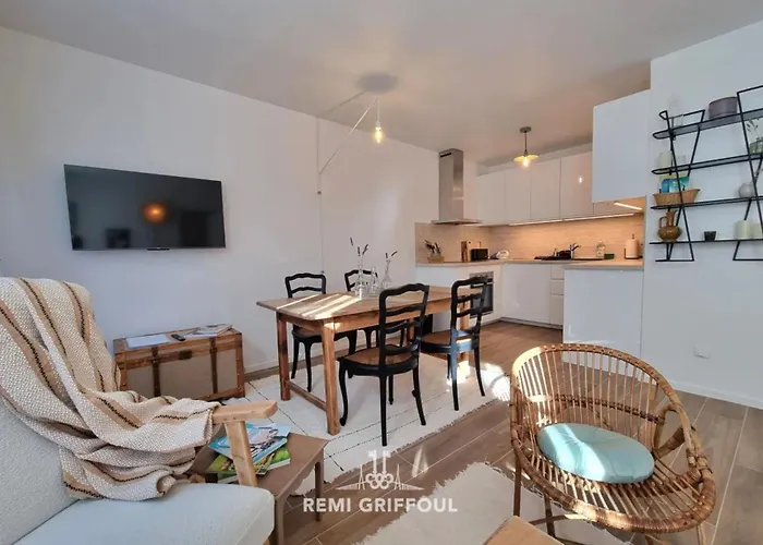 La Symphonie Elevator Center 2 Guests