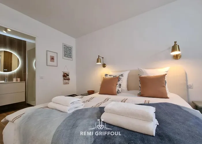 La Symphonie Elevator Center 2 Guests *