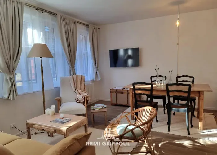 La Symphonie Elevator Center 2 Guests