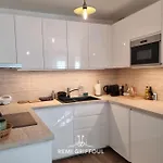 La Symphonie Elevator Center 2 Guests Апартаменты *