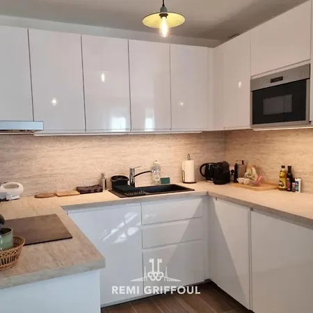 La Symphonie Elevator Center 2 Guests Апартаменты *