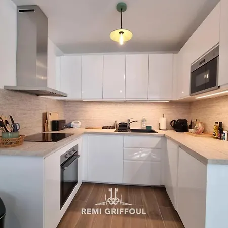 Апартаменты La Symphonie Elevator Center 2 Guests